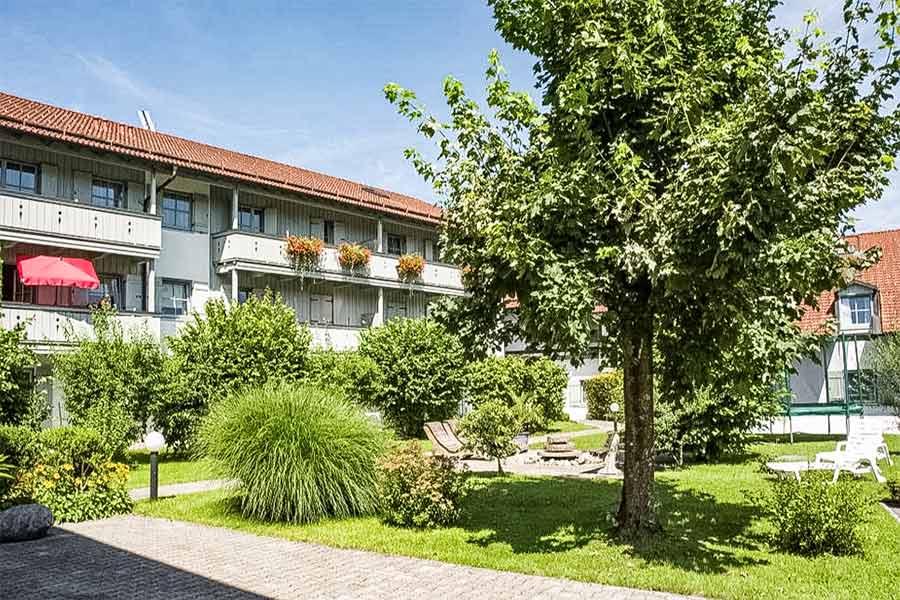 Viele Möglichkeiten für geselliges Sitzen oder Ausruhen