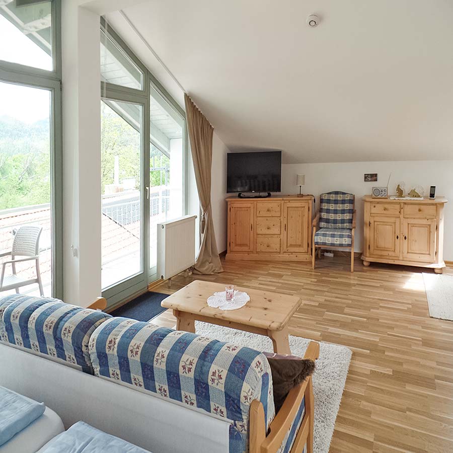 Wohnraum der Premiumwohnung Kranzhorn mit Panoramafenster